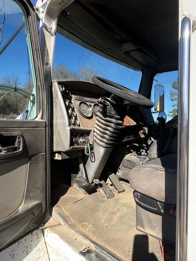 2007 KENWORTH T300 - Image 10